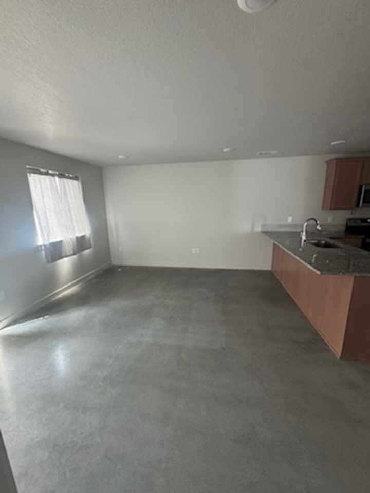 805 Tinley St - Photo 4 of 18