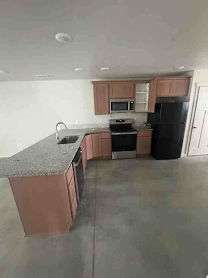 805 Tinley St - Photo 5 of 18