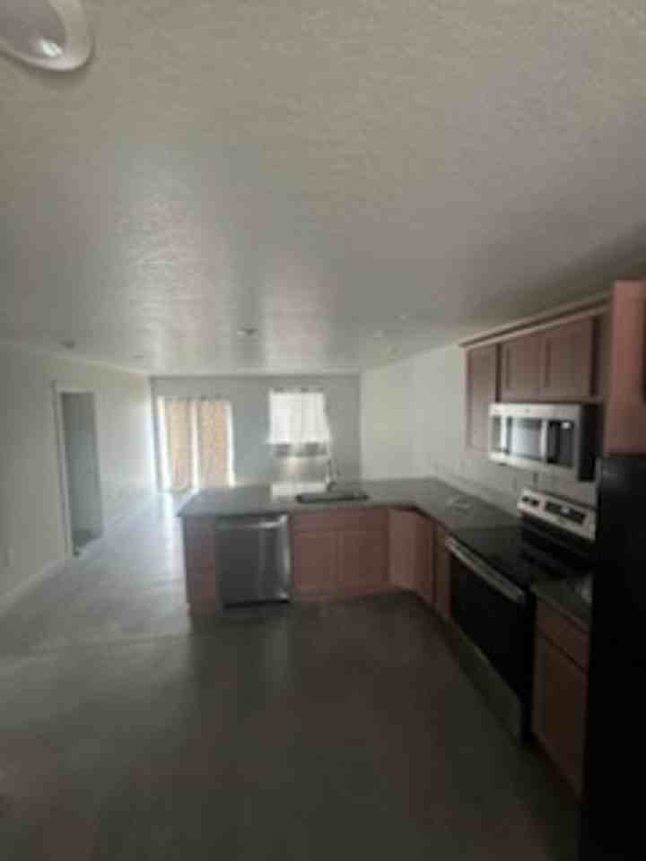 805 Tinley St - Photo 7 of 18