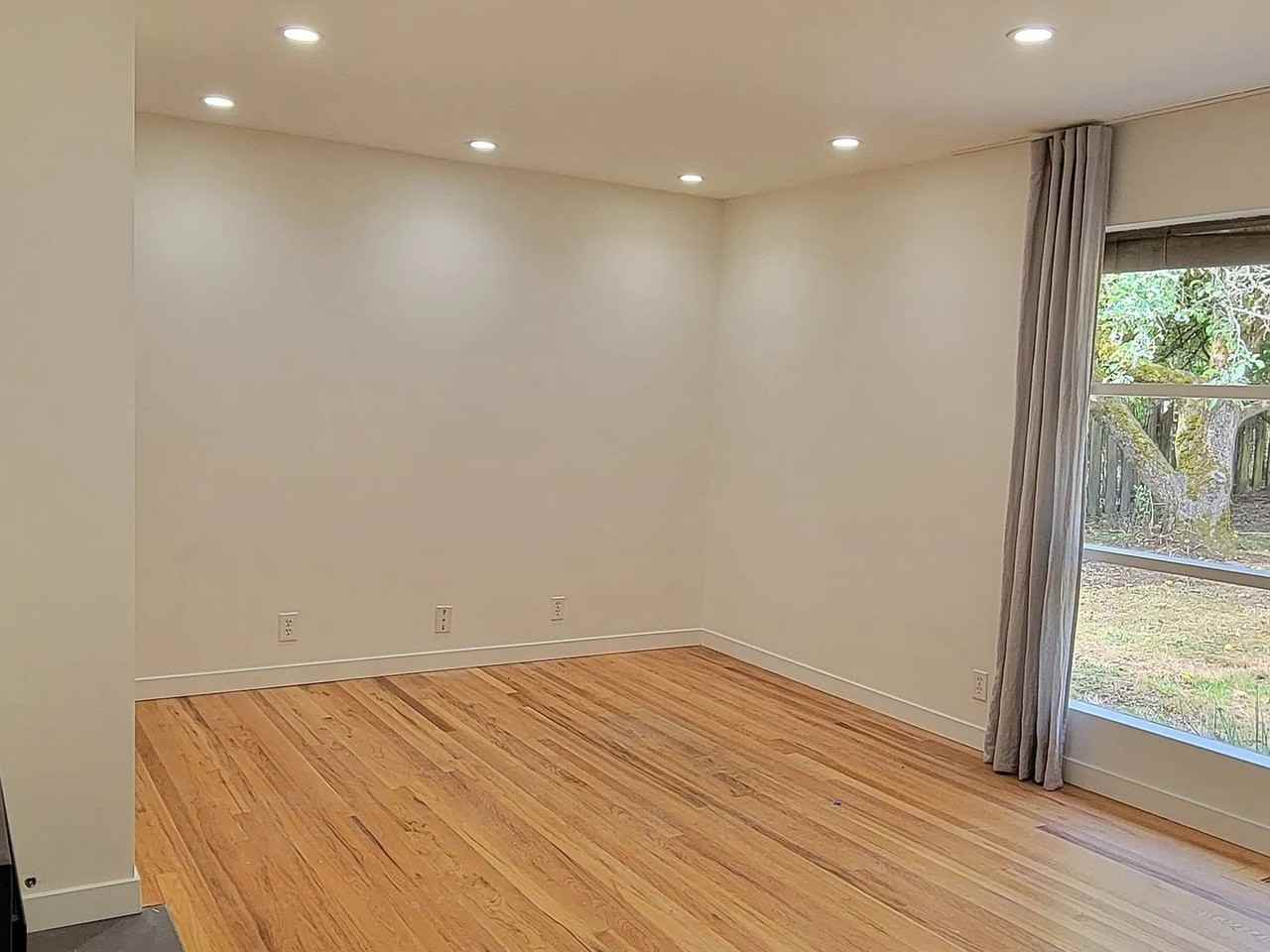 11721 Fremont Ave N - Photo 3 of 9