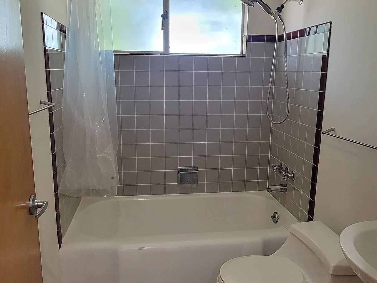 11721 Fremont Ave N - Photo 4 of 9