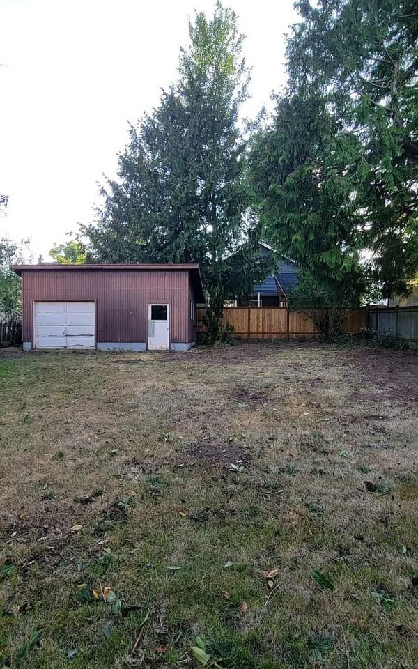 11721 Fremont Ave N - Photo 5 of 9