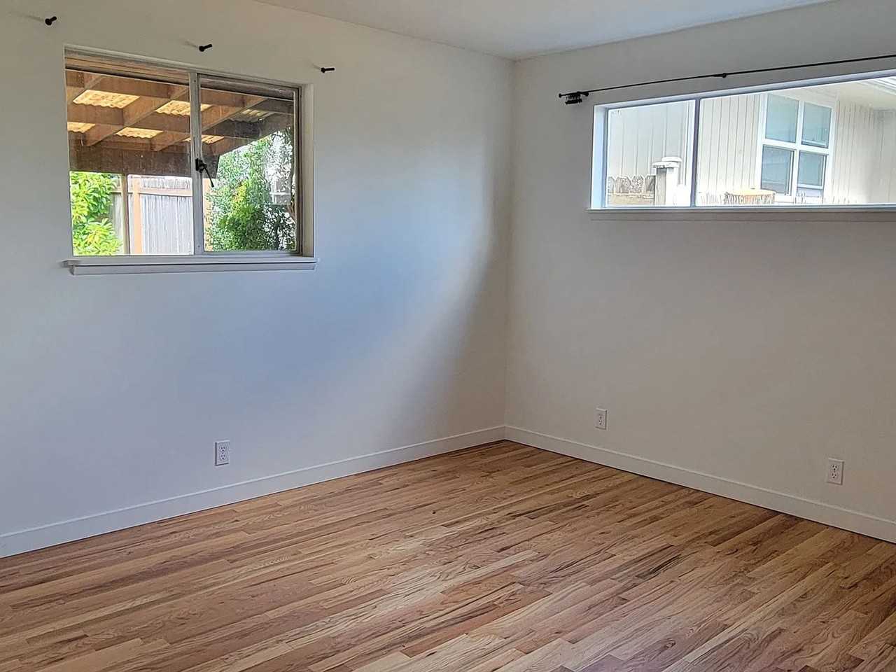 11721 Fremont Ave N - Photo 6 of 9
