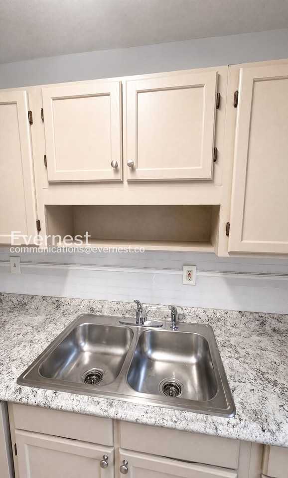 397 Annie St - Photo 4 of 20