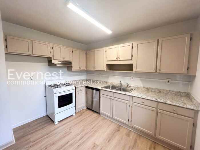 397 Annie St - Photo 5 of 20