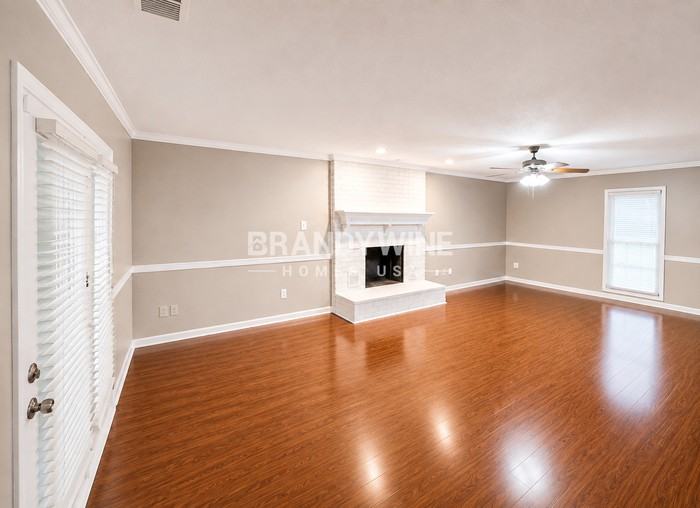7477 Stonington Dr - Photo 4 of 28