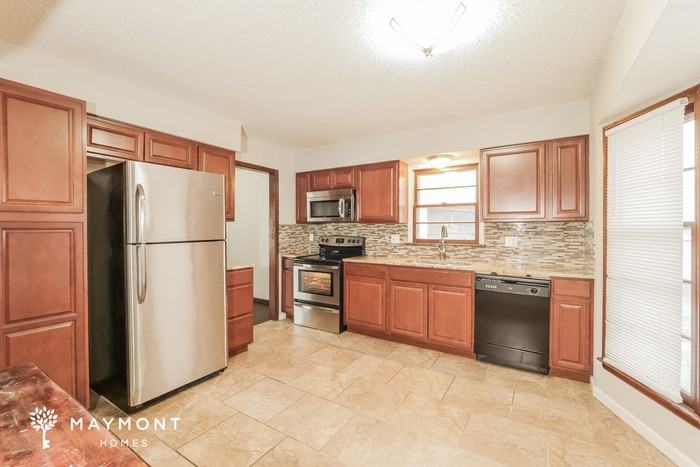 7912 Southview Dr - Photo 6 of 12