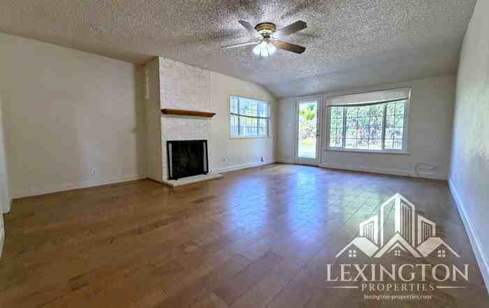 1320 Shadowglen Rd - Photo 5 of 24