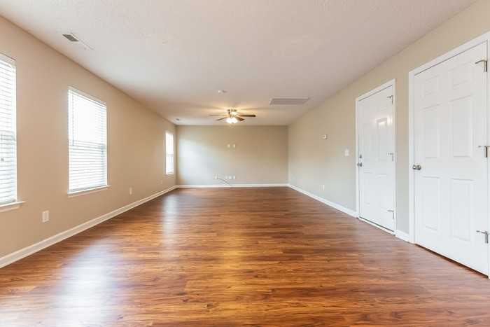 111 Bellevue Dr - Photo 7 of 12
