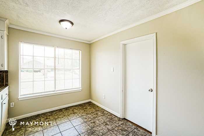 112 Easthaven Dr - Photo 6 of 12