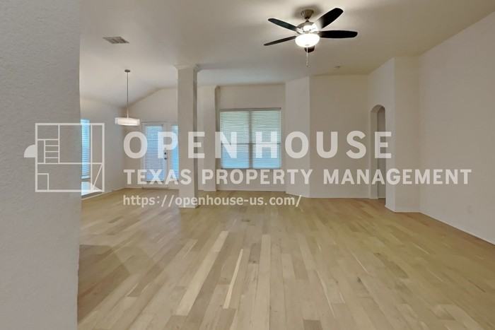 405 Hackberry Dr - Photo 5 of 20