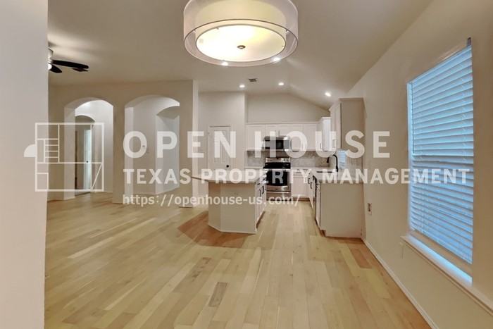405 Hackberry Dr - Photo 6 of 20