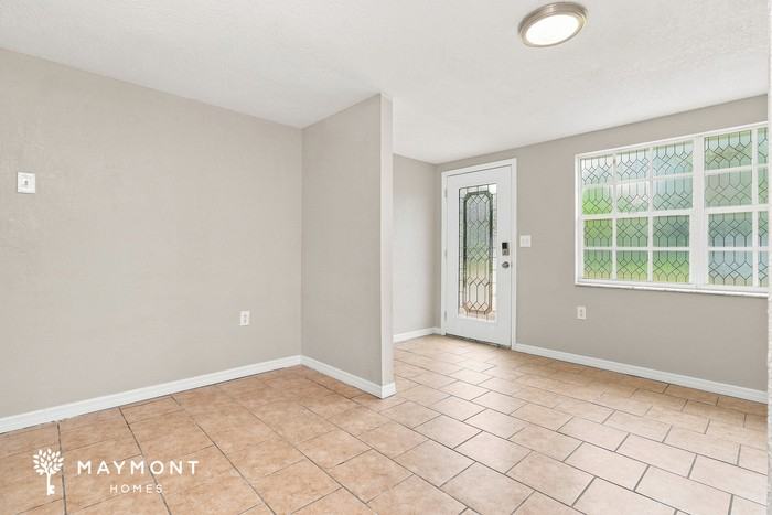 7827 Butler Ave - Photo 5 of 16