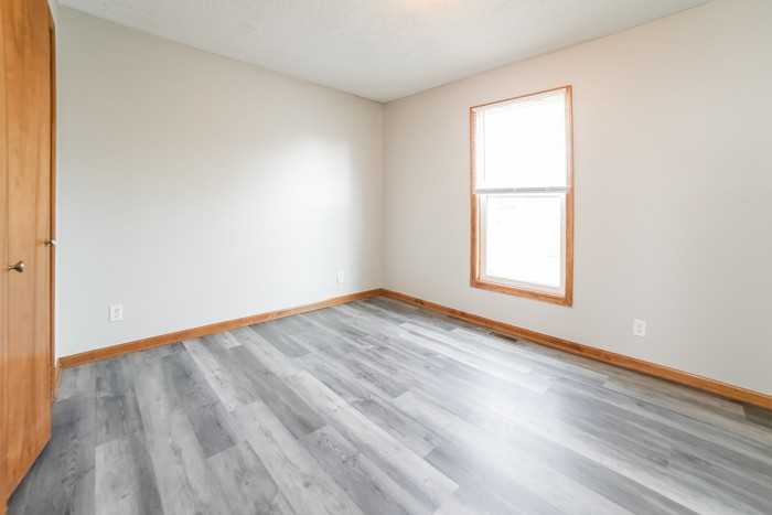 505 E 10th St - Photo 7 of 8