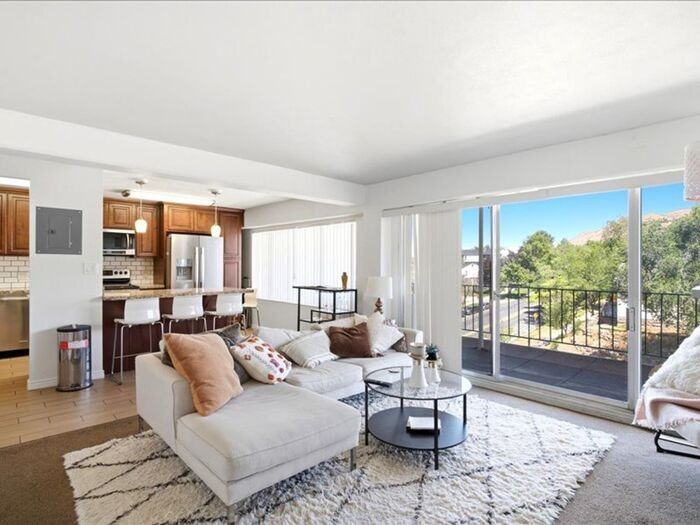 8 E Hillside Ave #603-603 - Photo 7 of 24