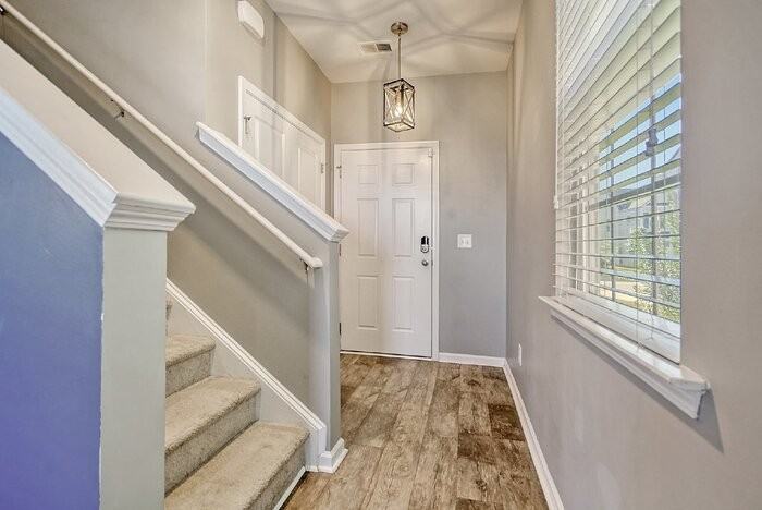 838 Redbud Ln - Photo 3 of 28