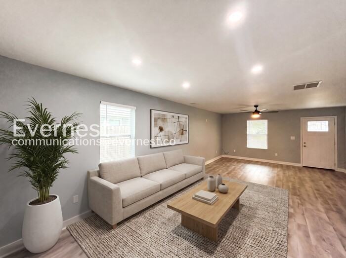1621 Locust St - Photo 2 of 26