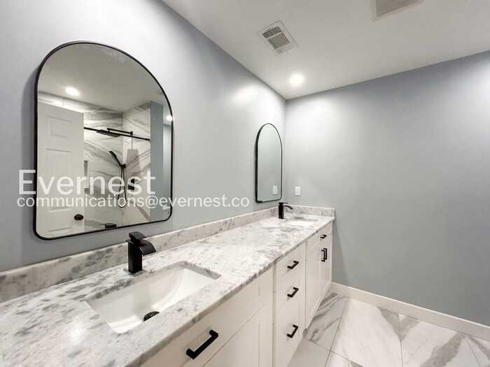 1621 Locust St - Photo 7 of 26
