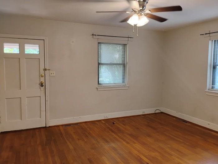 1007 Rosehill Ave - Photo 3 of 17