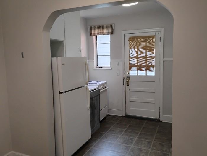 1007 Rosehill Ave - Photo 5 of 17