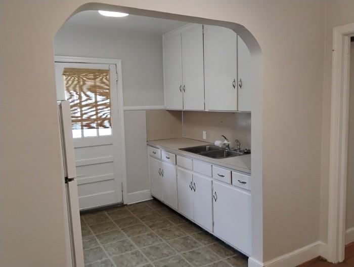 1007 Rosehill Ave - Photo 6 of 17
