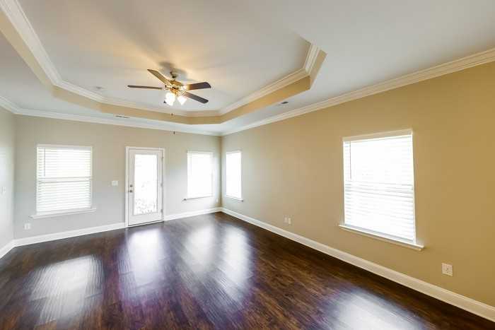 306 Addison Ct - Photo 2 of 10