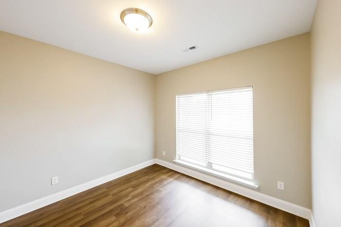 306 Addison Ct - Photo 7 of 10