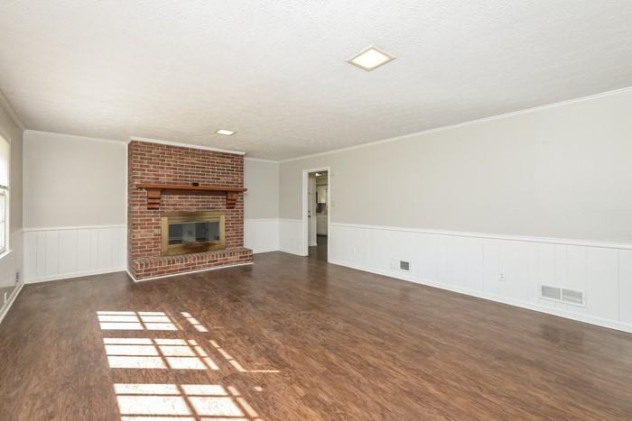 2137 Hartridge Dr - Photo 4 of 17