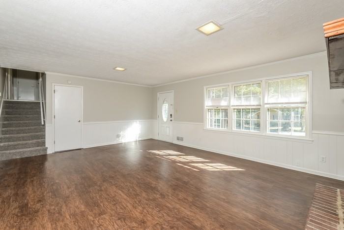 2137 Hartridge Dr - Photo 5 of 17