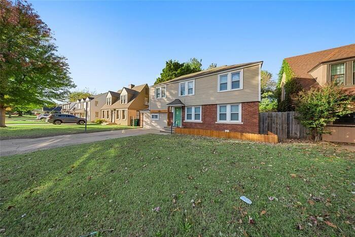 2421 Nw 18th St - Photo 3 of 26