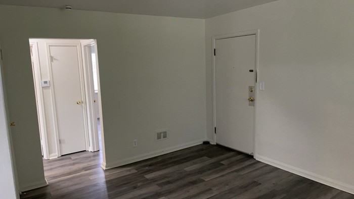 613 Gainsborough Rd #5 - Photo 6 of 20