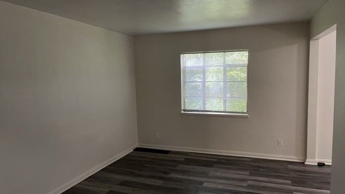 613 Gainsborough Rd #5 - Photo 7 of 20