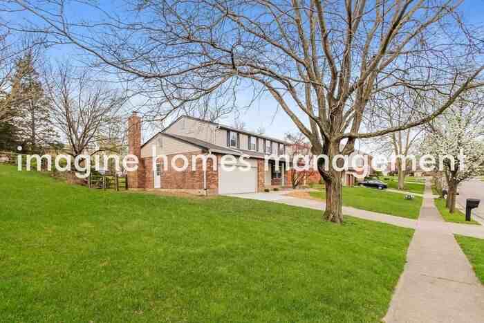 676 Harcourt Dr - Photo 4 of 20