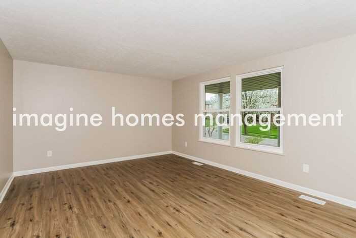 676 Harcourt Dr - Photo 5 of 20