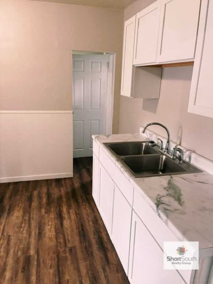 417 Fremont Ave Nw #2 - Photo 3 of 8