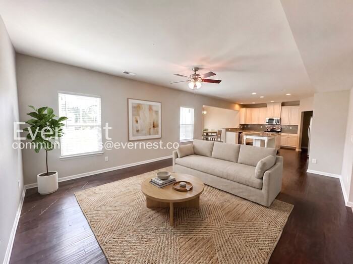 206 Welcombe St - Photo 3 of 31