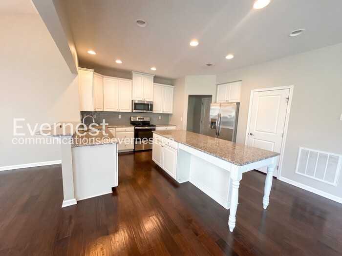 206 Welcombe St - Photo 6 of 31