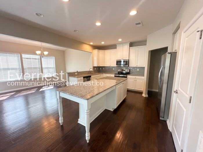 206 Welcombe St - Photo 7 of 31