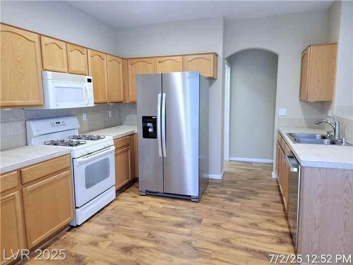 228 Friendly Ct - Photo 7 of 35