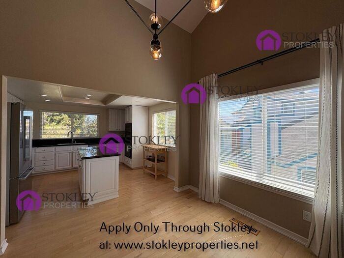 55 Saint Thomas Ln - Photo 4 of 50