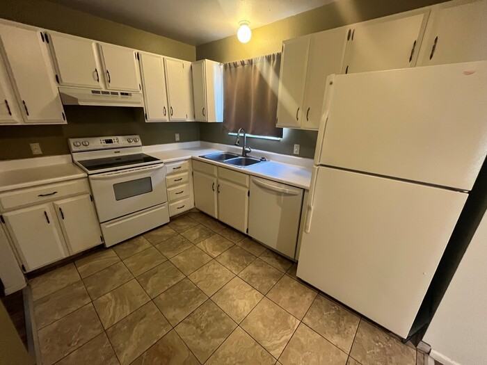 2224 E Claybourne Ave #A - Photo 4 of 12
