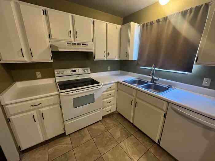 2224 E Claybourne Ave #A - Photo 5 of 12