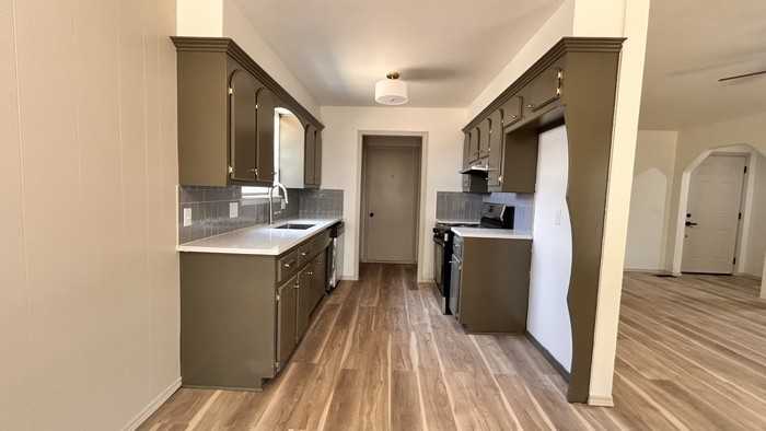 726 Garden Grv - Photo 4 of 30