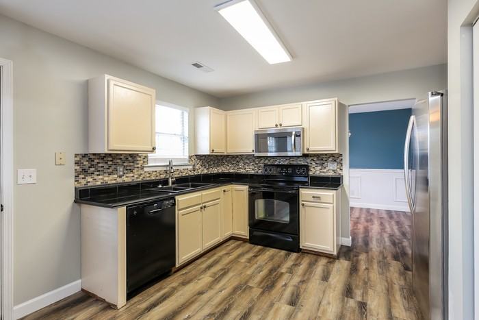 410 Revis Creek Ct - Photo 4 of 10