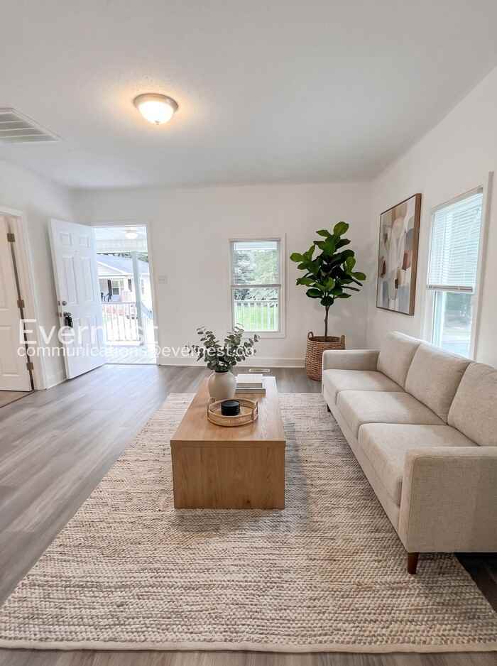 317 West Twenty-Third Street - Photo 3 of 18