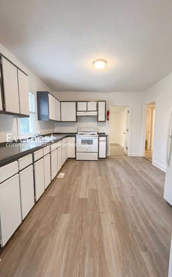 317 West Twenty-Third Street - Photo 5 of 18