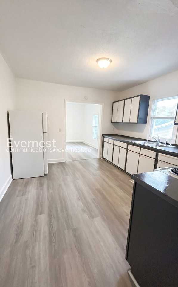 317 West Twenty-Third Street - Photo 6 of 18
