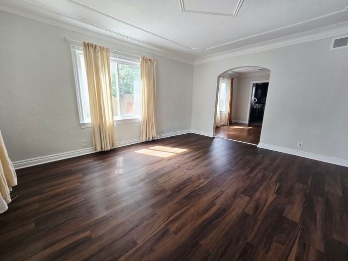 1037 Birchwood Dr - Photo 2 of 15