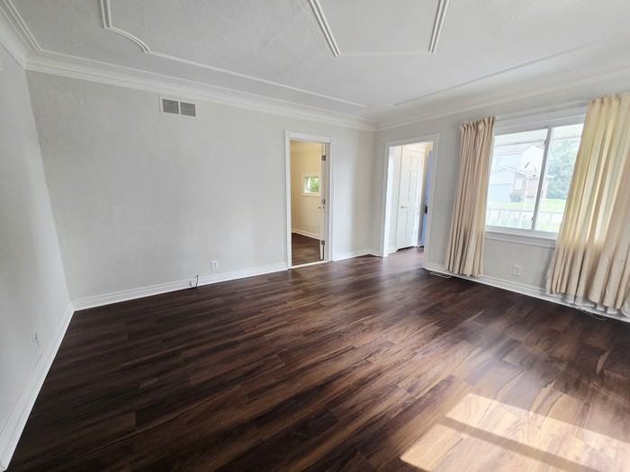 1037 Birchwood Dr - Photo 3 of 15