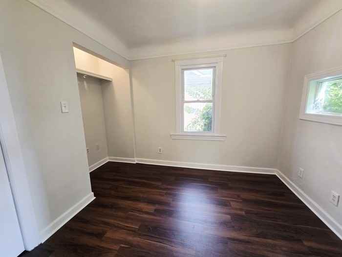 1037 Birchwood Dr - Photo 4 of 15